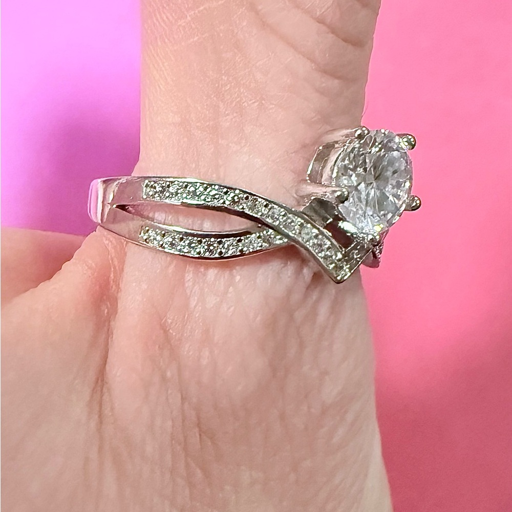 925 Moissanite size 9 Women's Ring - Picture 2 of 5